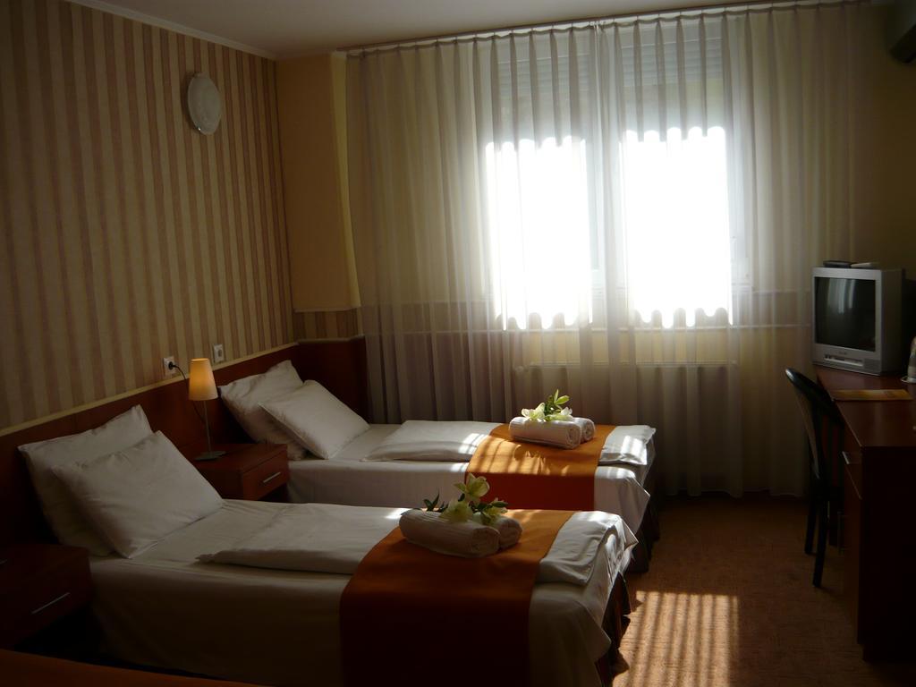 Atlantic Hotel Budapeste Exterior foto