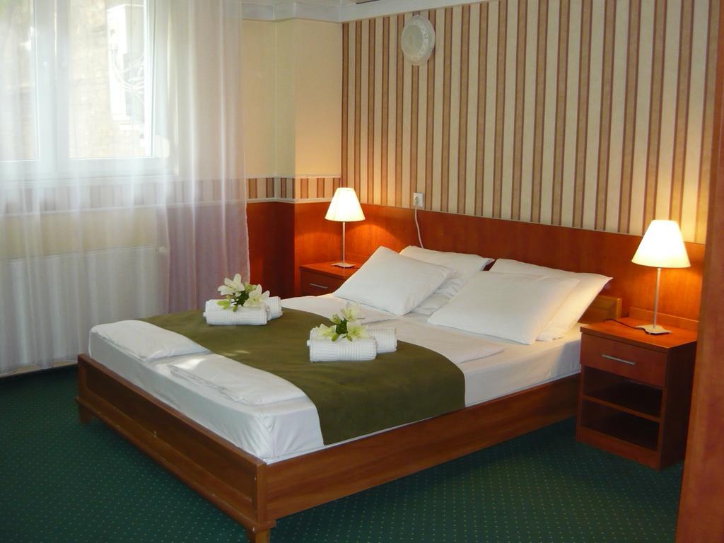 Atlantic Hotel Budapeste Exterior foto